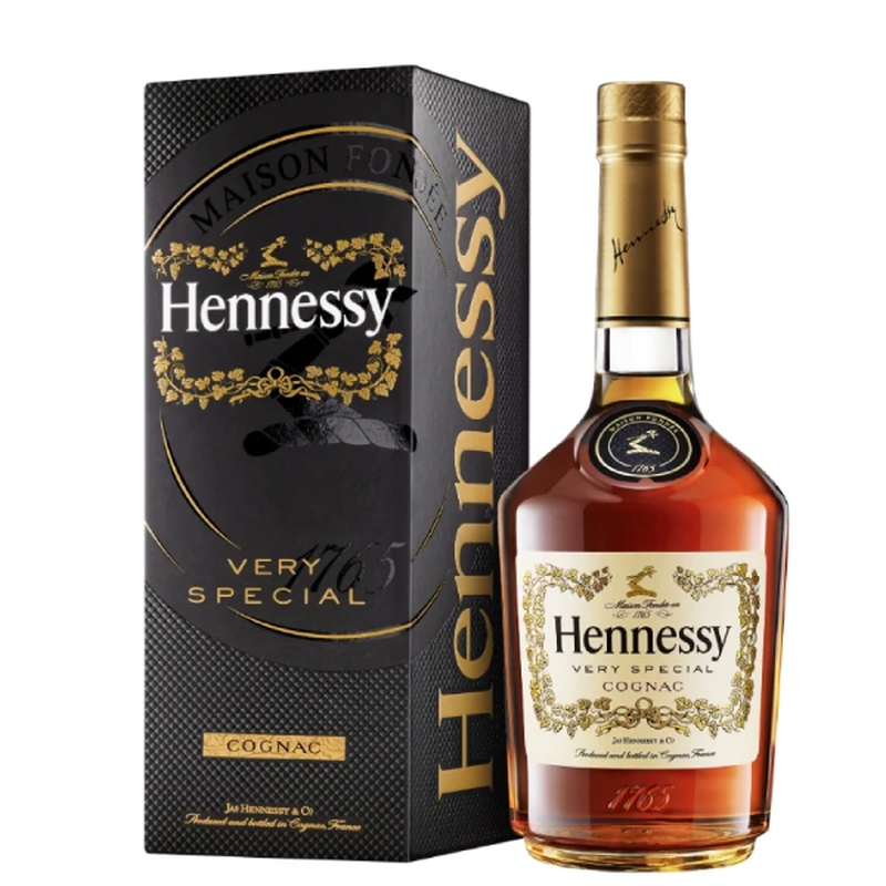 Hennessy V.S. 0.7 L with gift box photo