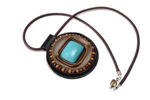 Handmade leather pendant with turquoise OH002