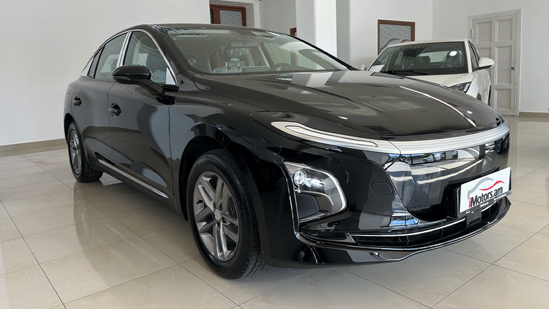 Hongqi E-QM5 500km photo