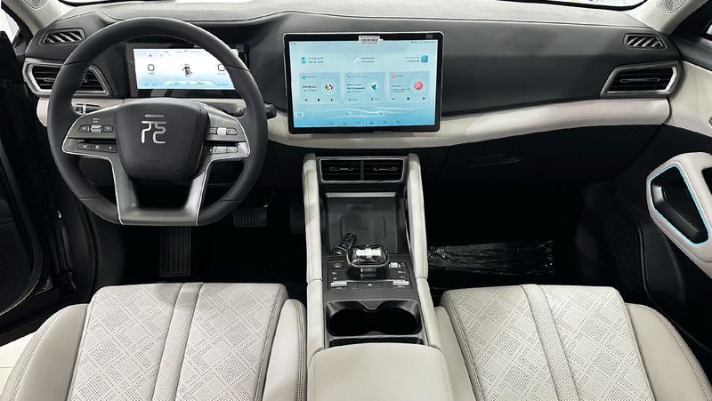 BYD Yuan UP 401KM Surpassing Type photo